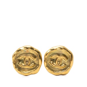 Pre-owned Cc Gold Plated Round Clip On Earrings