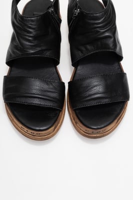 Lunas Leer Side-Zip Plat Hak Sandaal