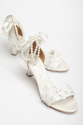Dawn Lace Sandalen with Pearls