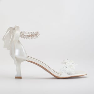 Dawn Lace Sandalen with Pearls