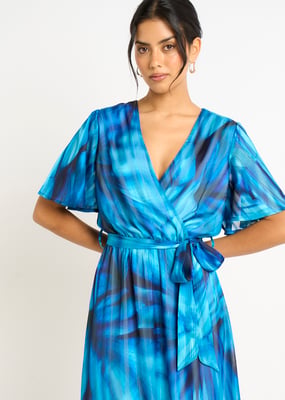 Blå midiklänning med tie dye-mönster