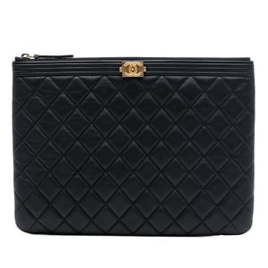 Begagnad Medium Quiltad Caviar Boy O Väska Clutch