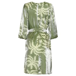 Smashed Lemon Olijfgroene jurk met palmprint en ceintuur |