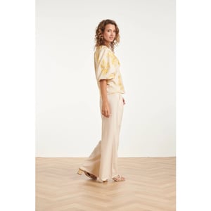 Smashed Lemon Top met geel en wit bloemenborduursel |