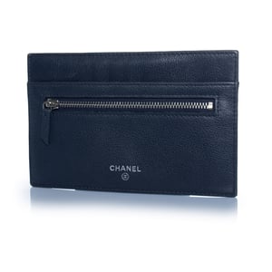 Chanel, blauwe leren ritsportemonnee met kaartsleuf