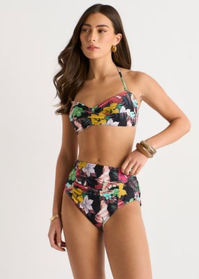 Bikinitopp med tropiskt blommönster och vridet snitt framtill