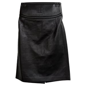 Givenchy rok met uitsnijdingen en reliëf in zwart leer
