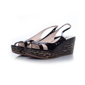 Miu Miu, slingback sandalen van lakleer