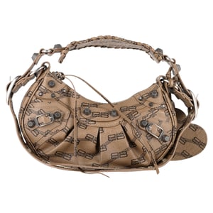 Balenciaga Monogram Le Cagole Mini Axelremsväska i Beige Belagd Canvas