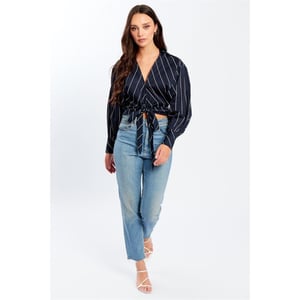 Women's Influence Cropped Relaxed Fit V-Neck Shirt in Navy