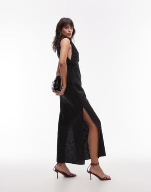 Topshop slitsad hals draperad sidmaxiklänning i svart jacquard