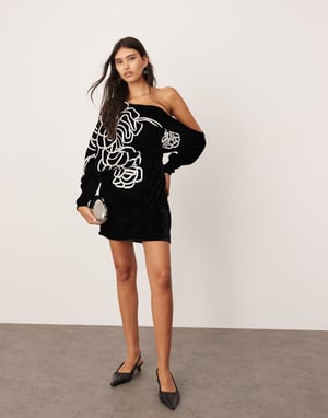 ASOS EDITION sammetslinjär broderad blommig slouchy axelmini-klänning i svart