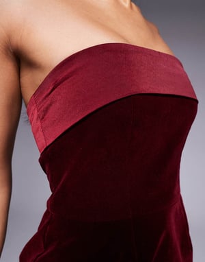 Missyempire satängtrim bandeau miniklänning i bordeauxsamte