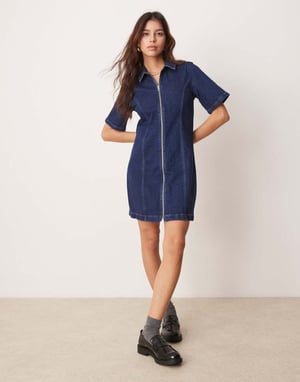 Abercrombie & Fitch denimklänning med dragkedjedetalj i mini A-linje och skaterstil i blåtvätt