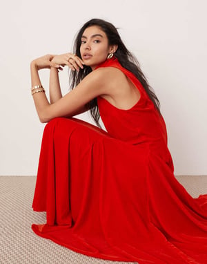 ASOS EDITION sammets halterneck maxiklänning med godetkjol i röd