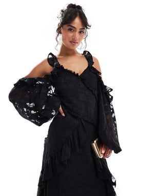 ASOS DESIGN korshalsade kalla axlar blommig jacquard maxiklänning med volangdetalj i svart