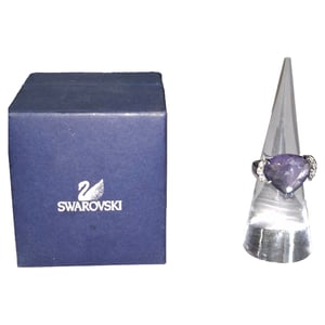 Ring met Swarovski-kristallen in paars rhodiummetaal