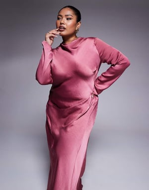 ASOS DESIGN Curve hög hals sömdetalj satin maxi-klänning i dämpad rosé