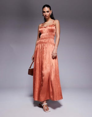 ASOS DESIGN krossad satin smockad bodice maxiklänning i koppar