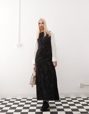 COLLUSION flockad denim midi-klänning i kamouflageprint