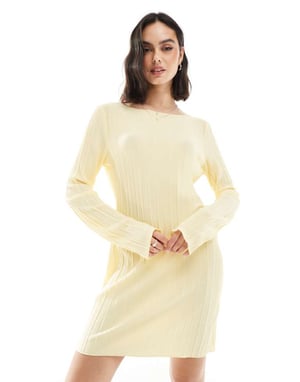Vero Moda plisserad miniklänning med volangärmar i ljus banan