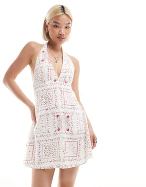 Hollister halterneck linnemini svängklänning i kontrasterande geometriskt mönster