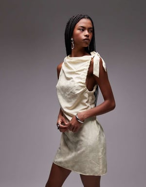Topshop knytaxel jacquard mini klänning i smörmjölk