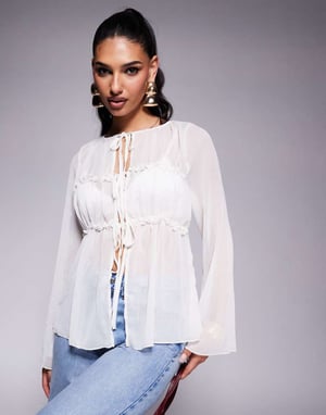 ASOS DESIGN chiffontopp med dragsko detaljer i ecru