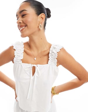ASOS DESIGN bomullsblus med samlade kortärmar i vitt co ord