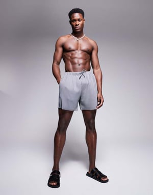 ASOS DESIGN plisserade badshorts i medellängd i grått