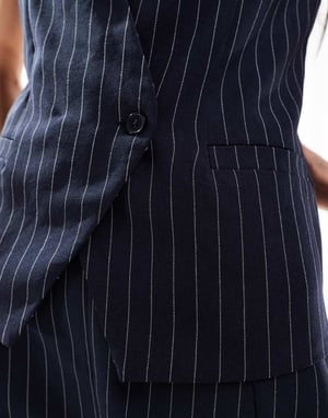 ASOS DESIGN skräddarsydd kavaj i marinblå randig kostym med knytfront