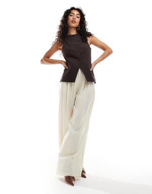 ASOS DESIGN hög krage väst i brun twill