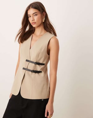 ASOS DESIGN långlinjig väst med bältesdetalj i sten