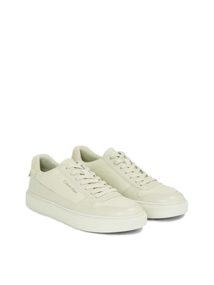 Låga sneakers med snörning