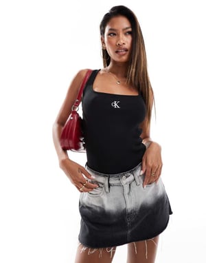 Calvin Klein Jeans ribbad linne i svart