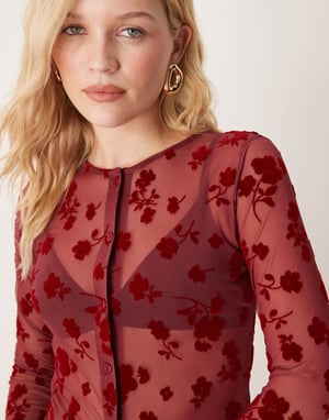 ASOS DESIGN genomskinlig blommig burnout-kardigan i burgundy