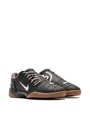 Totalt 90 sneakers