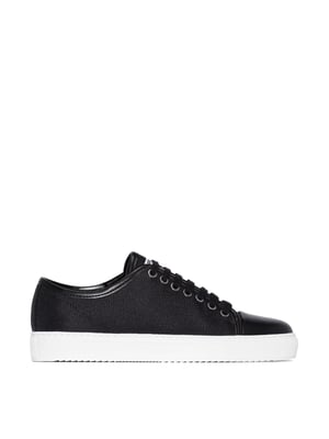Duurzame sneakers met neuskap