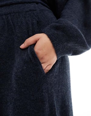 Pieces Curve mysig stickad jogger med uppvikta muddar i marinmelange