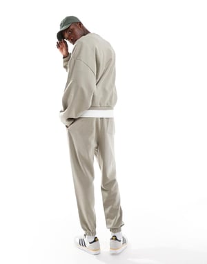 ASOS DESIGN koord oversized jogger med vintage varsity pufftryck i khaki - KHAKI