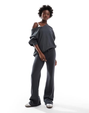 ASOS DESIGN matchande våfflade byxor med utsvängd nederdel i tvättad kolgrå