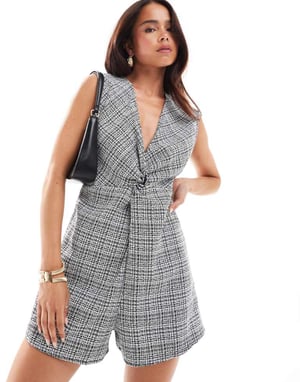 ASOS DESIGN twist front boucle jumpsuit i svart och vit rutigt