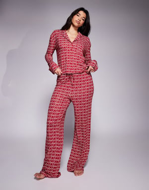 Kaiia exklusiv mix och match kort knapp-up pyjamasöverdel i burgundy med rosetttryck