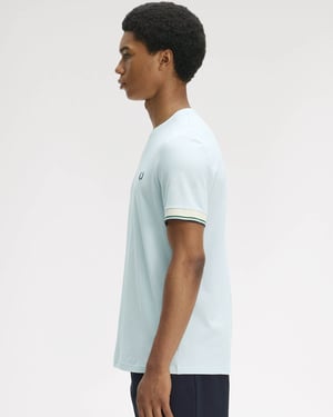 T-Shirt in Light Blue