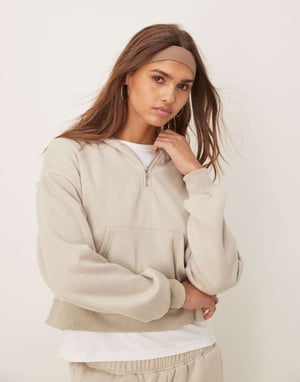 Urban Threads lounge halvdraget sweatshirt i beige