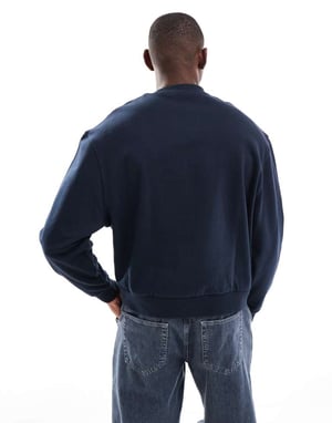 ASOS DESIGN boxig sweatshirt med satängbroderi på bröstet i marinblå