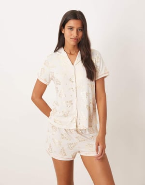 Urban Threads jul poly kortärmad revere och kort pyjamas-set i folie julgransmönster
