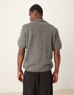 ASOS DESIGN stickad avslappnad polo t-shirt i grått