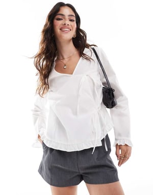 ASOS DESIGN poplin knytblus med omslag fram i vitt