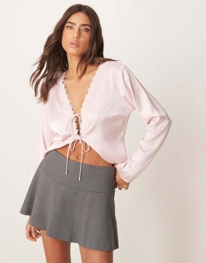 Abercrombie & Fitch hög midja flörtig mini skort i grått